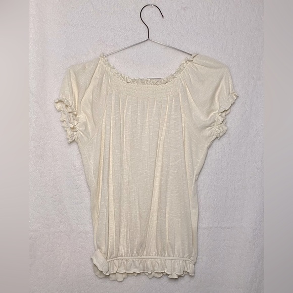 Can be a regular shirt or shoulder top. - Picture 2 of 3